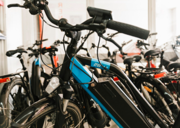 Slobodna Dalmacija – Evo prilike Šibenčanima da ne razbijaju glavu gdje će parkirati: Na pet lokacija stiže 50 bicikala na električni pogon