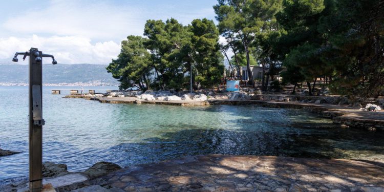 Slobodna Dalmacija – FOTO Splićanka zgrožena prizorima i ‘mirisima’ na poznatoj splitskoj plaži: ‘Svake godine isto, ima li kraja…?’