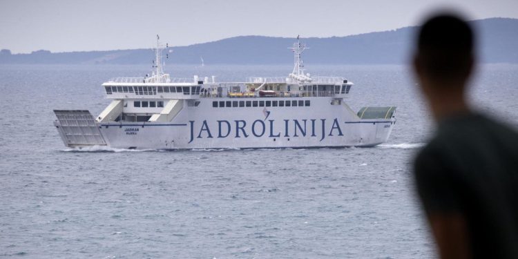 Slobodna Dalmacija – Jadrolinija objavila najnovije informacije i preporuke vezane uz pomorski promet. Sutra se uvodi izvanredno putovanje