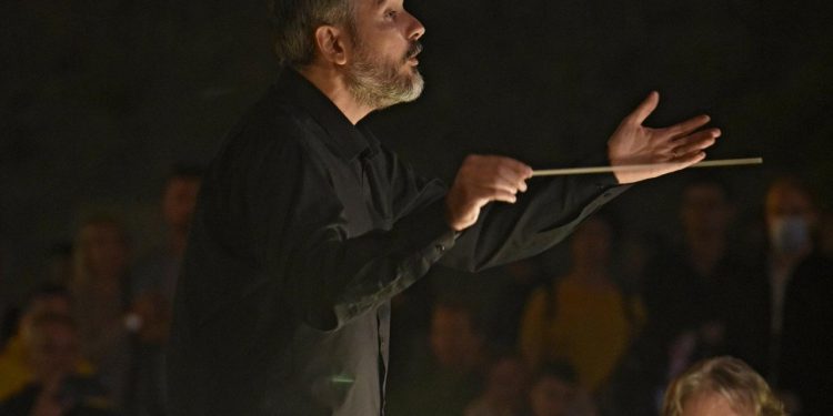 Slobodna Dalmacija – Jure Bučević: Htio sam biti kuhar, ali put me odveo ka glazbi. Božanstven je osjećaj kad ti kažu…