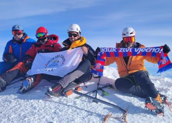 Slobodna Dalmacija – Kažete, Bračani škrti? Ma nema šanse, čuda rade, cijeli otok se digao na noge, donira se za zdravlje: ‘Ponosan sam…’