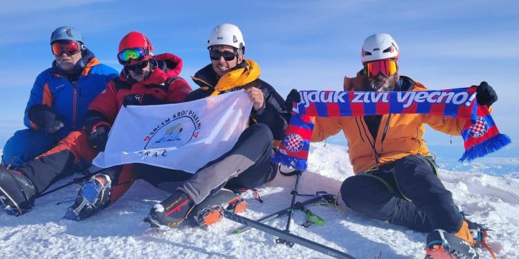 Slobodna Dalmacija – Kažete, Bračani škrti? Ma nema šanse, čuda rade, cijeli otok se digao na noge, donira se za zdravlje: ‘Ponosan sam…’