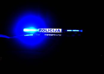 Slobodna Dalmacija – Obračun ispred poznatog noćnog kluba na Poljudu: tukli se pijani turisti, vatrogasci čistili krv