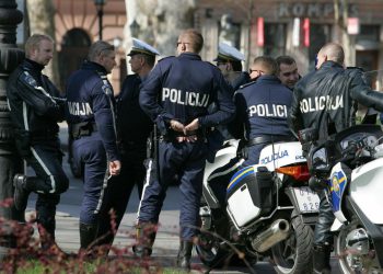 Slobodna Dalmacija – Policija na splitskom području stala na kraj dvojici dilera! Oduzeli im kokain, kod jednoga našli ilegalno oružje