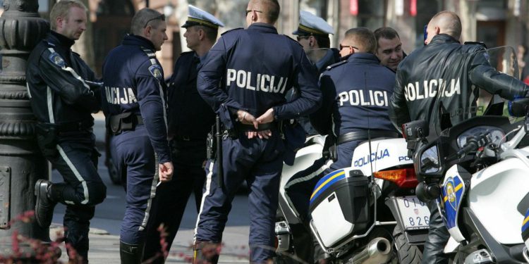 Slobodna Dalmacija – Policija na splitskom području stala na kraj dvojici dilera! Oduzeli im kokain, kod jednoga našli ilegalno oružje