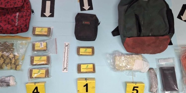 Slobodna Dalmacija – Policija uhitila dilera koji je bio u bijegu da ne završi u zatvoru. Kad su mu otvorili torbe, imali su što vidjeti…