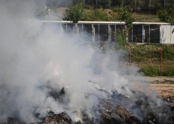 Slobodna Dalmacija – Požar na splitskom Karepovcu! Zapalio se radni stroj i zahvatio otpad! Na terenu je 16 vatrogasaca…