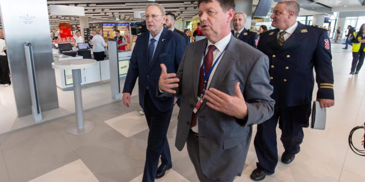 Slobodna Dalmacija – Prijatelji Lukše Novaka tuguju, pilot Matko Raos ga je zadnji put vidio u utorak: Bio je čovjek, tata, vizionar, sve…