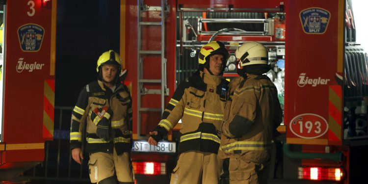 Slobodna Dalmacija – Splitski vatrogasci imaju pune ruke posla po cijelom gradu zbog slavlja učenika. Pogledajte gdje su sve pozvani