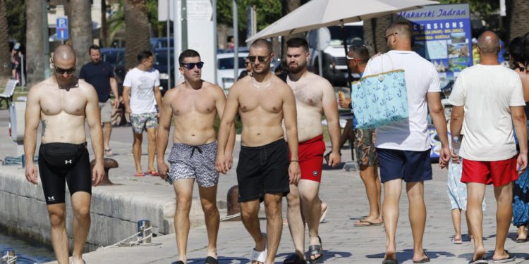 Slobodna Dalmacija – Sportski lipanjski tjedan Makarskoj donio rast turističkog prometa; tko to kaže da nas Nijemci izbjegavaju zbog skupoće?