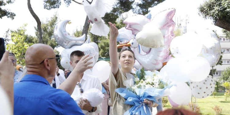 Slobodna Dalmacija – U KBC-u Split otvoren ‘Park života’, niknuo je iz čiste ljudske dobrote. Poletjele i bijele golubice: ‘Puno je emocija’