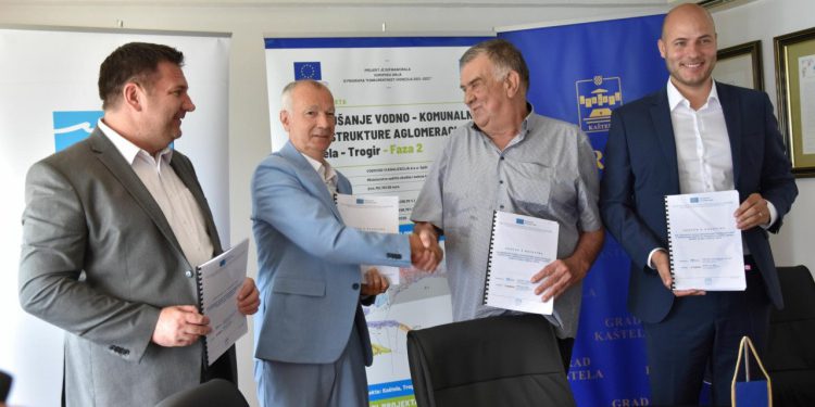 Slobodna Dalmacija – U Kaštelima svečano potpisan ugovor za drugu fazu radova na izgradnji kanalizacijske i vodoopskrbne mreže