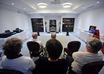 Slobodna Dalmacija – U splitskom hotelu okupila se posebna sorta fanova: ‘To je ljubav, zanesenjaštvo koje ne prestaje, cijeli jedan svemir’