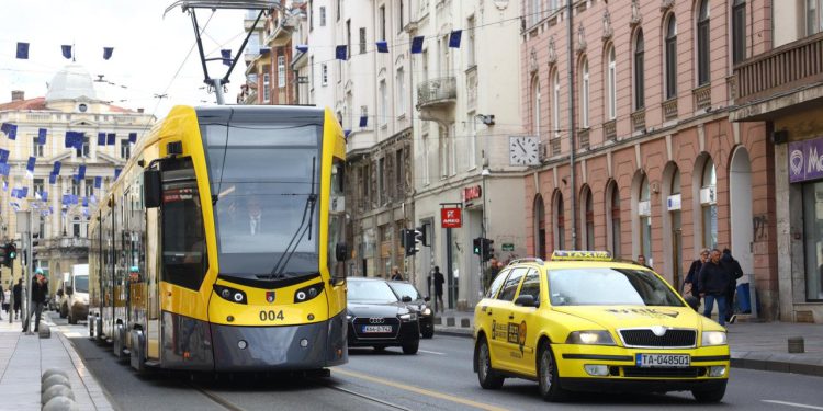 Slobodna Dalmacija – VIDEO Ovo mogu samo Splićani; pogledajte ovaj ‘nastup’ u sarajevskom tramvaju, oduševili su raju: ‘Kao da smo na Rivi’