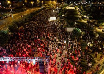 Slobodna Dalmacija – Vatrena proslava Dana Podstrane i blagdana svetog Ante, pogledajte sjajne fotografije iz zraka