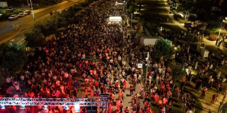 Slobodna Dalmacija – Vatrena proslava Dana Podstrane i blagdana svetog Ante, pogledajte sjajne fotografije iz zraka