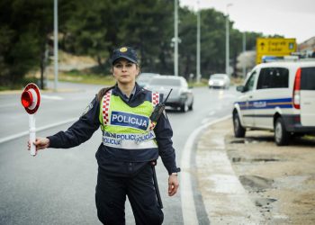 Slobodna Dalmacija – Vozio ‘pod gasom’ po Šestanovcu, a onda ga je zaustavila policija; odveli su ga na sud, a tamo šok: ‘Žalit ćemo se…’