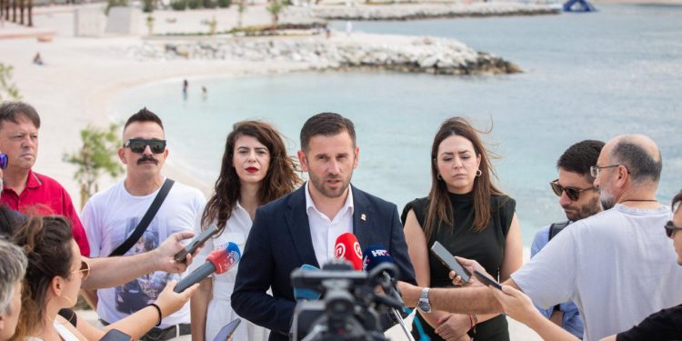 Slobodna Dalmacija – Žnjanski plato svečano se otvara u subotu, nastupa 17 izvođača! Parking je do daljnjega besplatan, ovo su svi detalji…