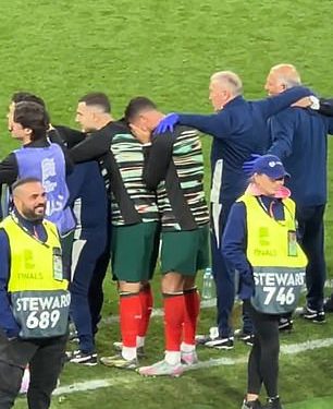 Snimke pokazuju emocionalnu reakciju Cristiana Ronalda na trijumf Portugalske nacije – dok veteran koristi Man United Star kao štit tijekom kaznenog udarca