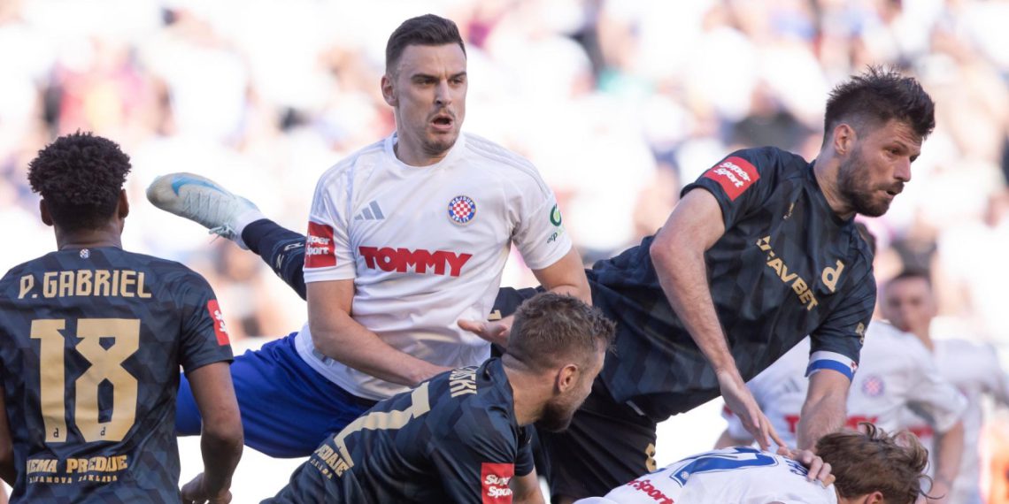 Sportske novosti – ANKETA: Petković pred odlukom kojom može postati ‘persona non grata’ u Zagrebu. Treba li ga Hajduk uopće?