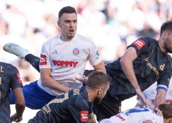Sportske novosti – ANKETA: Petković pred odlukom kojom može postati ‘persona non grata’ u Zagrebu. Treba li ga Hajduk uopće?