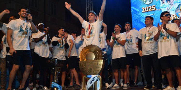 Sportske novosti – Brojke otkrivaju: Rijeka je dvostruku krunu osvojila sa svega 17 igrača! Double-double Fruka strši…