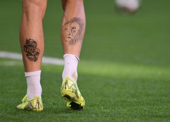 Sportske novosti – FOTO: Zarađuje tri milijuna eura i nosi potrgane kopačke. Talijani razotkrili misterij koji je nasmijao navijače