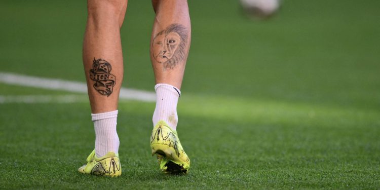 Sportske novosti – FOTO: Zarađuje tri milijuna eura i nosi potrgane kopačke. Talijani razotkrili misterij koji je nasmijao navijače