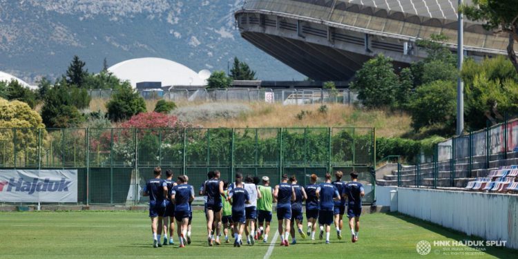 Sportske novosti – Hajduk odradio trening pa otputovao na pripreme u Sloveniju, evo kojih 26 igrača je poveo Garcia