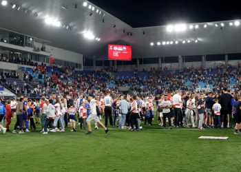 Sportske novosti – I ne znaju po čemu su gazili! Navijači su trčali po najboljem i najskupljem travnjaku u Hrvatskoj