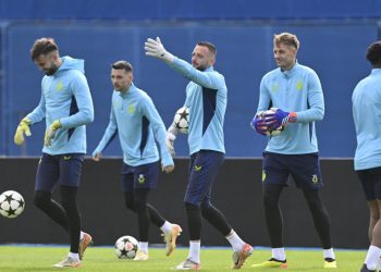 Sportske novosti – Kovačević još važe, ali prema Sloveniji na pripreme ide s 30-ak igrača. Otpada najstariji?