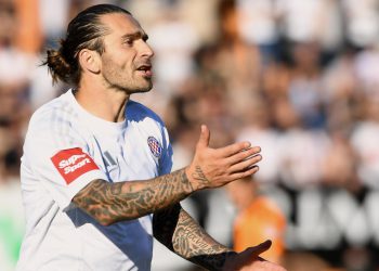 Sportske novosti – Livaja napokon doznao kaznu za crveni karton i srednji prst Armadi! Ostat će na produljenom odmoru…