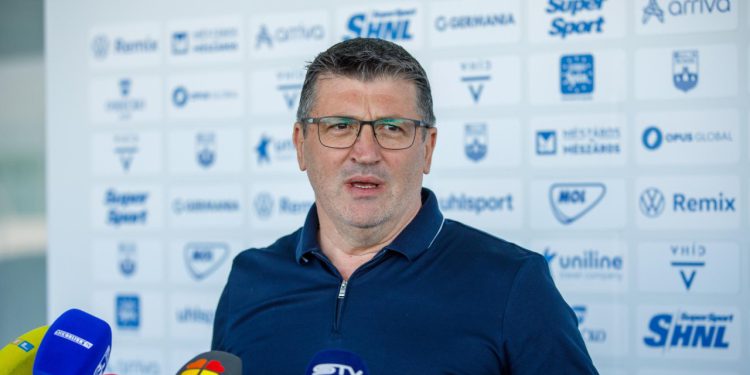 Sportske novosti – Pred Petrovićem je zadatak da u ‘šumi’ ponuđenih nogometaša pronađe baš ona ‘stabla’ koja traži