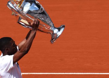 Sportske novosti – Publika svjedočila ‘čudu’, a pravi spektakl tek je uslijedio! Na Roland Garrosu osvanuo trofej