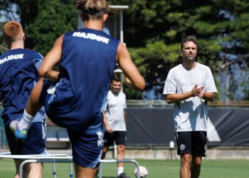 Sportske novosti – Vratarsko pitanje najbolji je svjedok poljudske nestabilnosti. Svi klubovi gone naprijed, samo Hajduk vesla unatrag