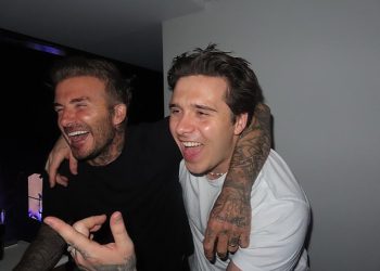 Srčani dan oca Victoria Beckham počast mužu Davidu ispunjen kimanjem sinu Brooklynu usred njihove obiteljske svađe nakon što nije uspio priznati viteško mjesto svog oca – jer ona vodi postove slavnih