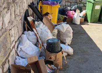 Stanovnici Varoša ogorčeni: “Smeće se ne odvozi danima”