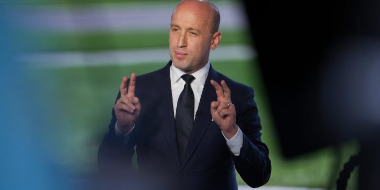 Stephen Miller posjeduje dionice u izvođaču leda Palantir – tvrtka koja profitira deportacije