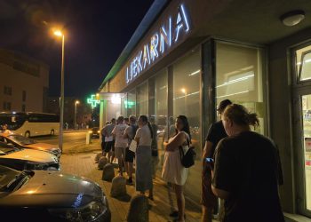 Što se događa? Ogromna gužva u subotu navečer ispred ljekarne: “Ovo nisam vidjela ni u sezoni gripe”