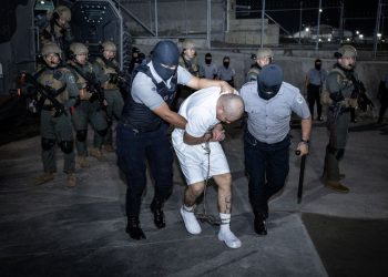 Sudac uspoređuje Trumpov akt o vanjskim neprijateljima deportacije u noćnu moru ‘Kafka’-esque koja je’ zarobljena ‘imigranti u El Salvadoru