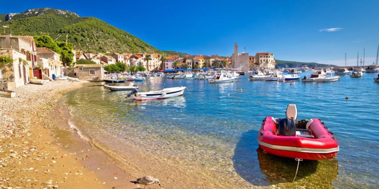 Sunčana nedjelja uz lagani maestral