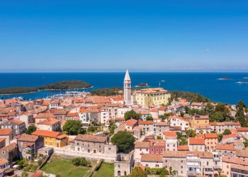 Sunčano i toplo uz ljetne temperature