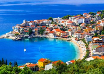 Sunčano i vrlo toplo, većinom u Dalmaciji ponegdje i vruće