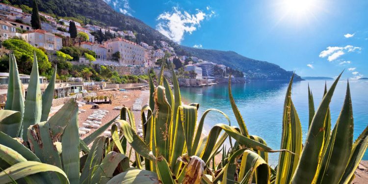 Sunčano i vruće uz slab vjetar