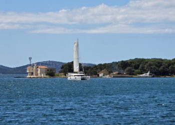 Sunčano uz malo do umjereno valovito