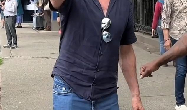 Superstar Hugh Jackman pribjegava drastičnoj mjeri kako bi bježao od zastrašujućeg navijača