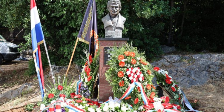 Svečano otkirvena bista Anti Gašparu, heroju Domovinskog rata