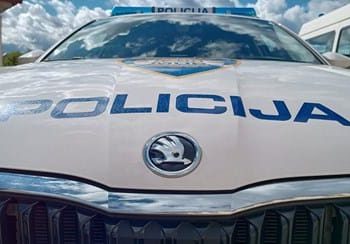 TEHNIČKI KVAR Zapalilo se teretno vozilo u Primoštenu