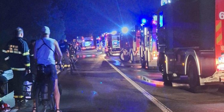 TRAŽI SE SERIJSKI PALITELJ Vapaj vatrogasaca: “Borimo se s vatrom koja se širi nenormalnom brzinom. Pomozite nam – pratite što se događa oko vas, svaka informacija vrijedi”