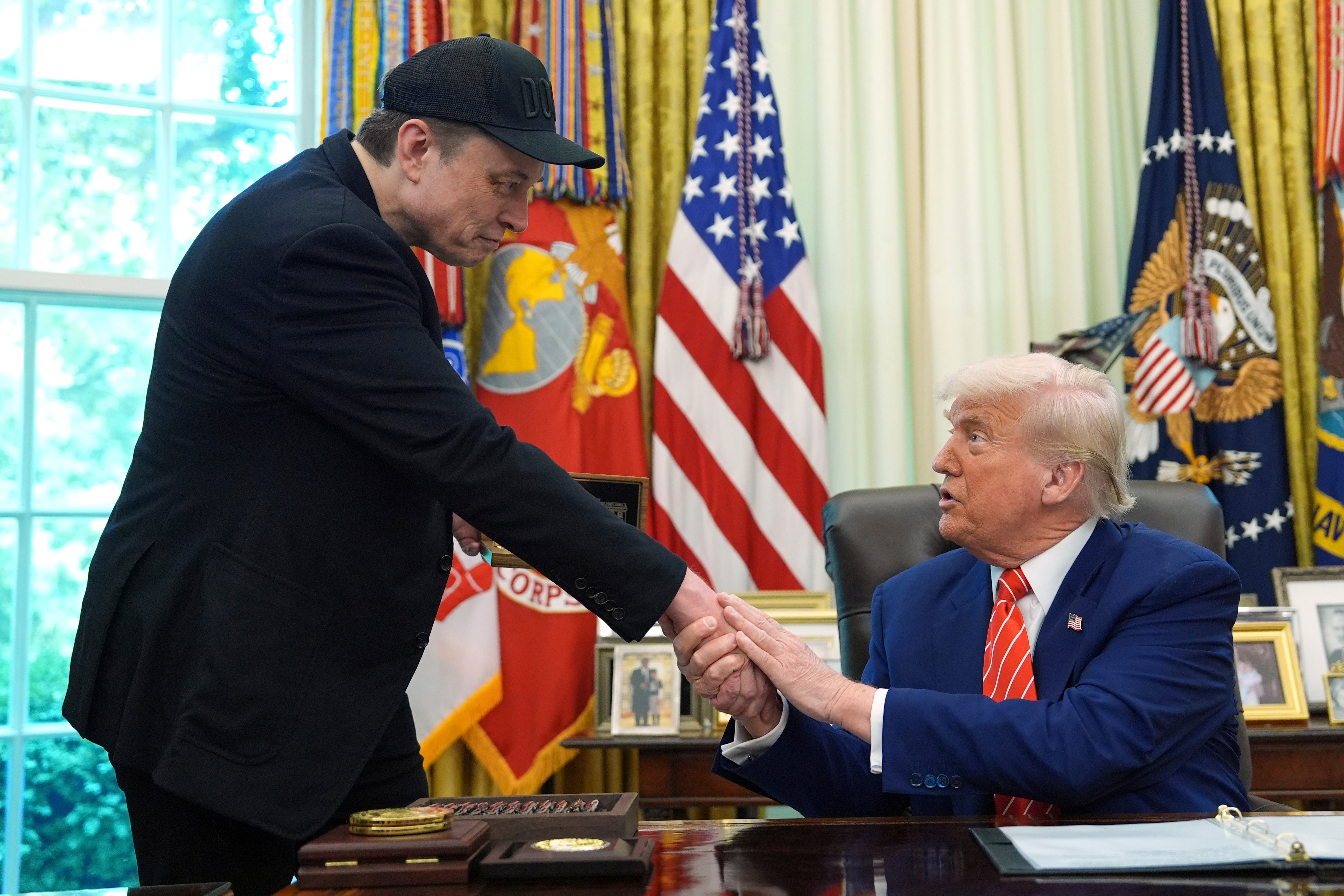 Muskov post slijedi vatrenu pljuvačku pljuvaku koja je izbila između njega i predsjednika posljednjih tjedana nakon što je Trump otkrio svoj